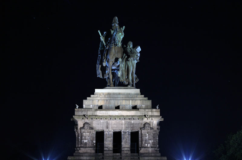 Das Deutsches Eck Koblenz Nachtaufnahme
